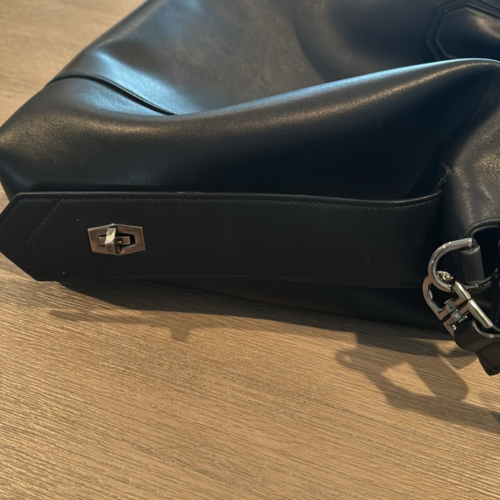 Givenchy Black Leather Antigona Soft Large Tote - Picture 10 of 13